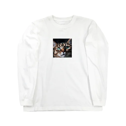 何かを見つめる猫 Long Sleeve T-Shirt