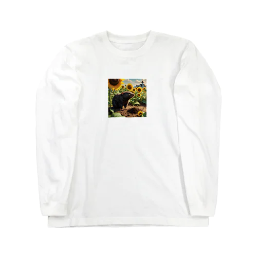 ヒマワリの根元で食事をするモグラ Long Sleeve T-Shirt