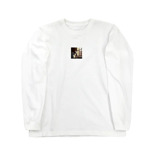 外を見ている猫 Long Sleeve T-Shirt