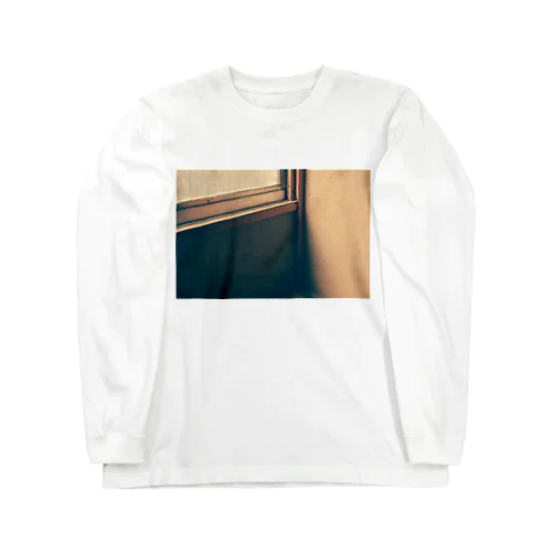 部屋の隅では Long Sleeve T-Shirt