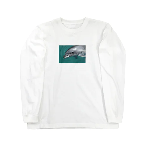 お魚をくわえたイルカさん。 Long Sleeve T-Shirt