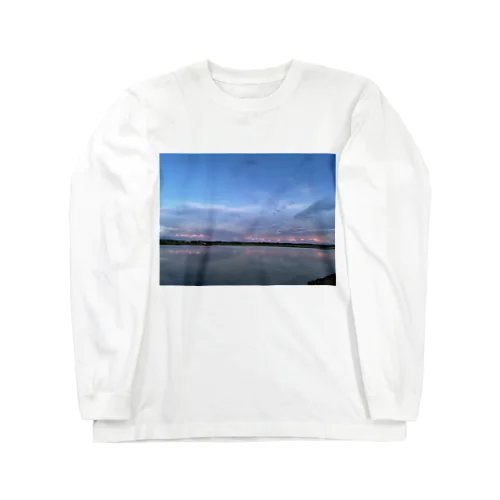 湖じゃないよ田植え前の水田だよ Long Sleeve T-Shirt