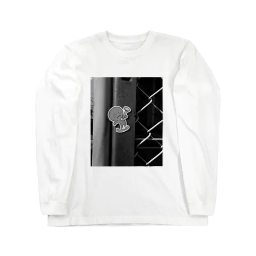 ぶーどぅーどーる「今日もどこかにはりつけられる」 Long Sleeve T-Shirt