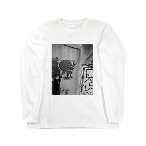 ぶーどぅーどーる「今日もどこかにはりつけられる」 Long Sleeve T-Shirt