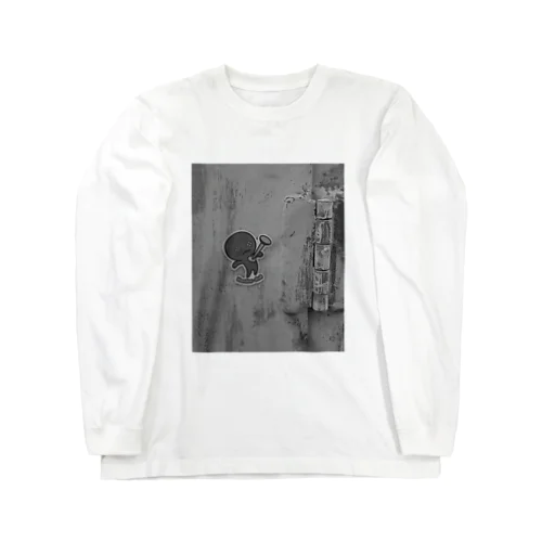 ぶーどぅーどーる「今日もどこかにはりつけられる」 Long Sleeve T-Shirt