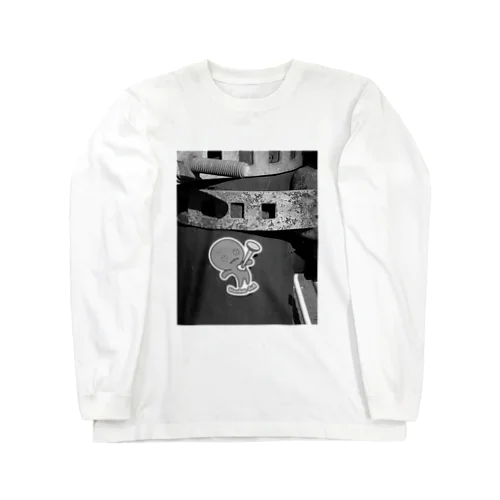 ぶーどぅーどーる「今日もどこかにはりつけられる」 Long Sleeve T-Shirt