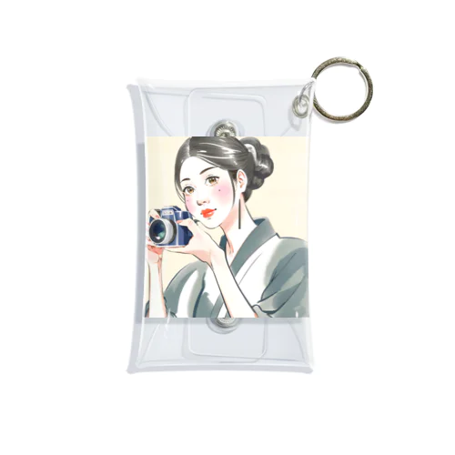 和美さん写真を撮る Mini Clear Multipurpose Case