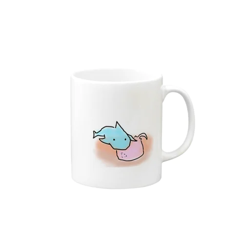 サメに乗っかられるエイくん Mug