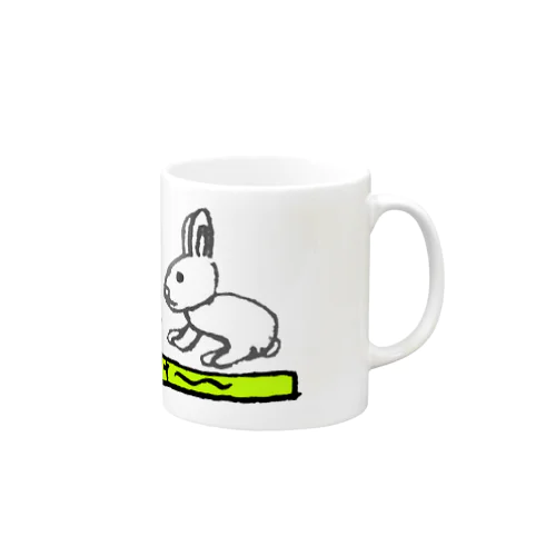 戦車のおもちゃと行進する兎 Mug