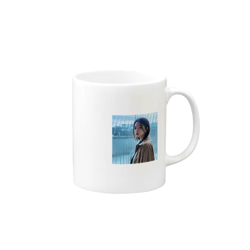 雨の中の架空の美女 Mug