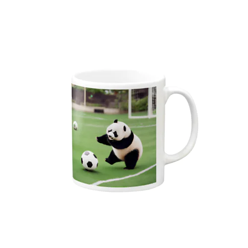 サッカーをするパンダ Mug