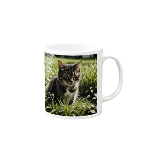 草むらの猫 Mug