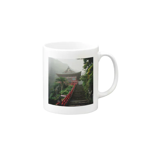 山頂にある神秘的な神社 アメジスト2846 Mug