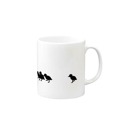 歩くカルガモの親子 黒塗り Mug