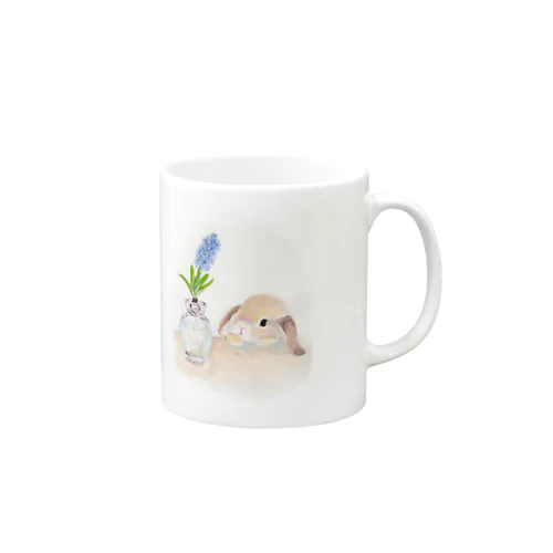 ヒヤシンスを見つめるロップちゃん Mug