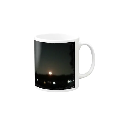 HW&Fと月の浮かぶ夜景写真 Mug