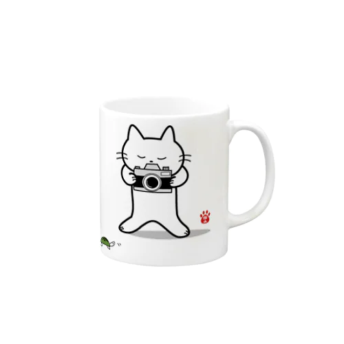 カメラで亀を撮る猫山さん Mug