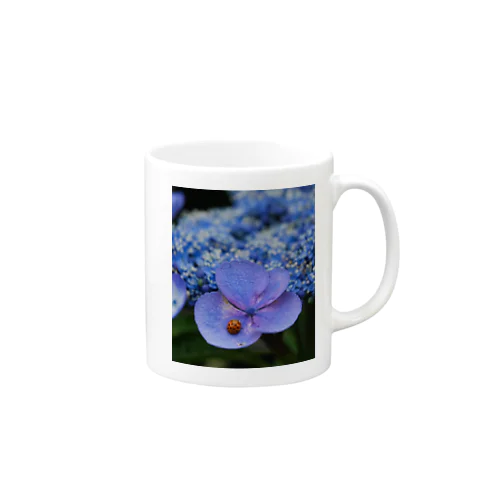 てんとう虫と紫陽花（トリム） マグカップ