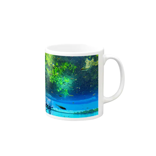 魚と同じ目線になる Mug