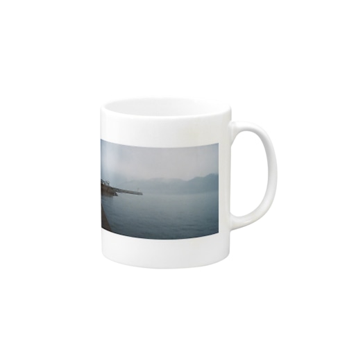 雨の日の海と白い灯台 Mug
