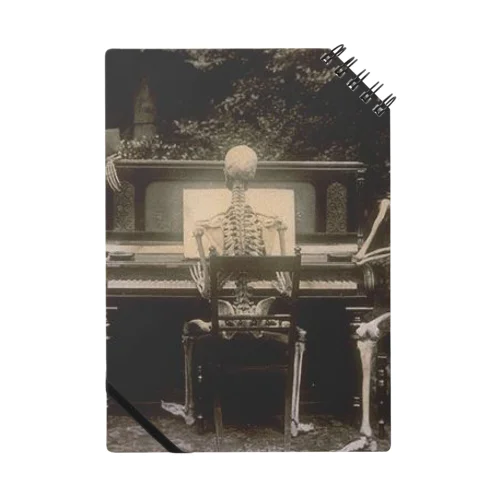 Three skeletons at the piano ノート