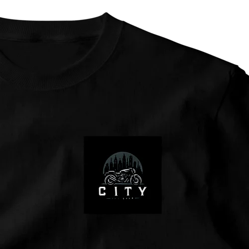 都市とバイクのダークロゴデザイン ワンポイントTシャツ