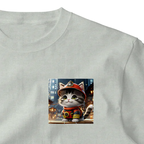 猫が消防士 ワンポイントTシャツ