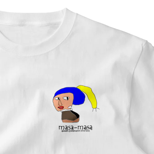 イヤリング似合ってるね　ロゴ入り ワンポイントTシャツ