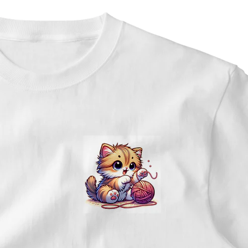 毛糸で遊ぶ子猫 ワンポイントTシャツ