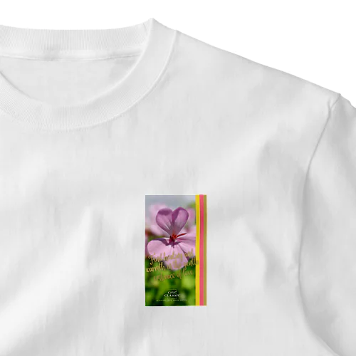 お花・Find healing and warmth in the gentle embrace of love. ワンポイントTシャツ