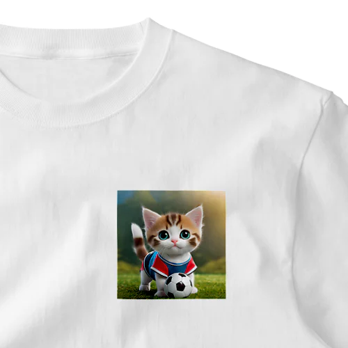 猫とサッカーボール ワンポイントTシャツ