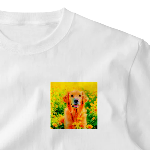 水彩画の犬 花畑のゴールデンレトリバーのイラスト One Point T-Shirt