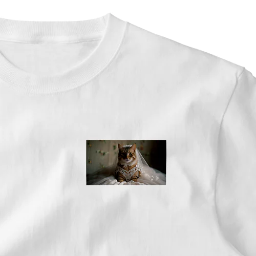 ウエディングドレスを着た猫 ワンポイントTシャツ