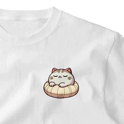 かわいい猫の眠りまる ワンポイントTシャツ