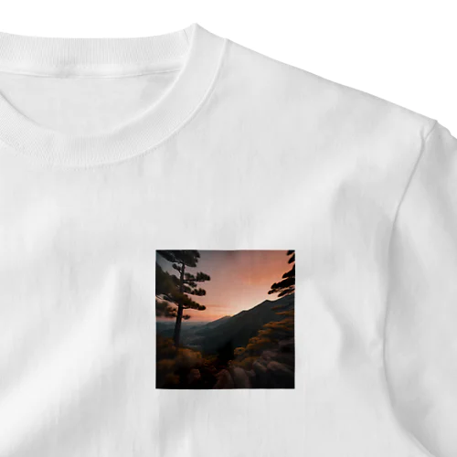 夕陽が山々にそそぐ美しい光 ワンポイントTシャツ