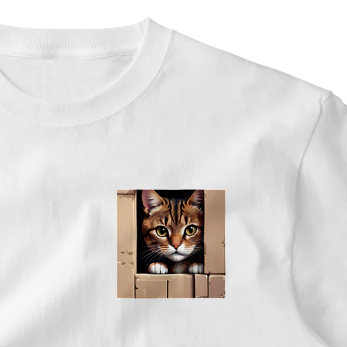 物陰から観察するかわいい猫 ワンポイントTシャツ