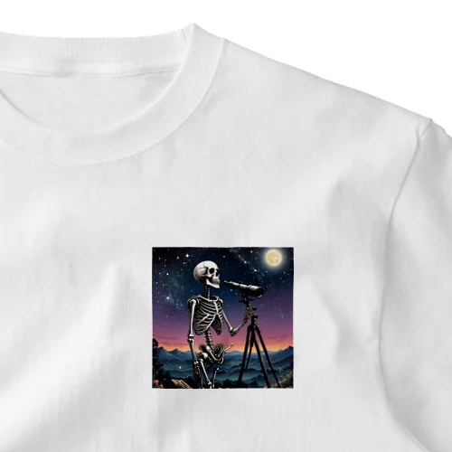 月を鑑賞する骸骨 ワンポイントTシャツ