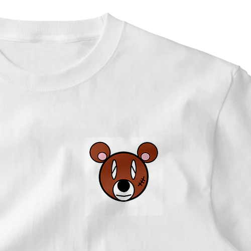 穏やかな顔のキズのあるクマ ワンポイントTシャツ