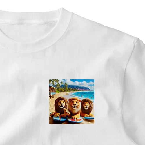 ハワイのリゾートビーチでサーフィンを楽しむ陽気なライオン達④ One Point T-Shirt