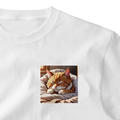 ほっこり可愛い✨布団で寝る猫🐱💤 One Point T-Shirt