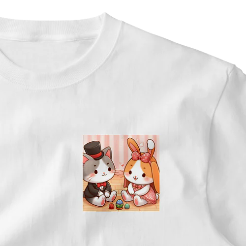 ネコとウサギの戯れ ワンポイントTシャツ