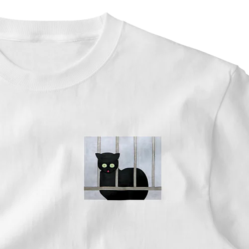 わざわざこちらを見る黒猫 ワンポイントTシャツ