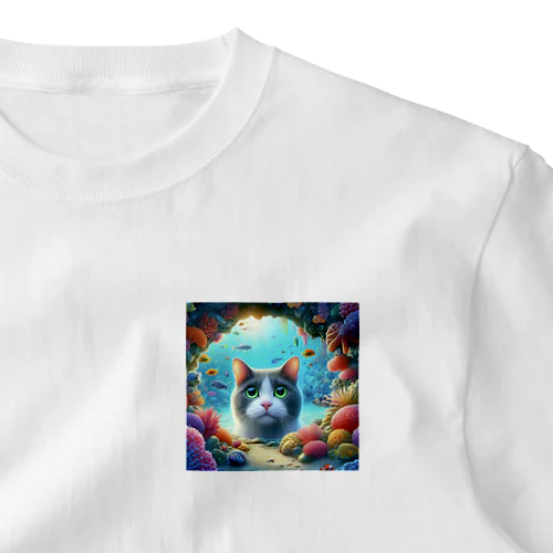 珊瑚に癒される猫 One Point T-Shirt