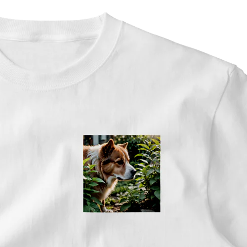 草と犬 ワンポイントTシャツ