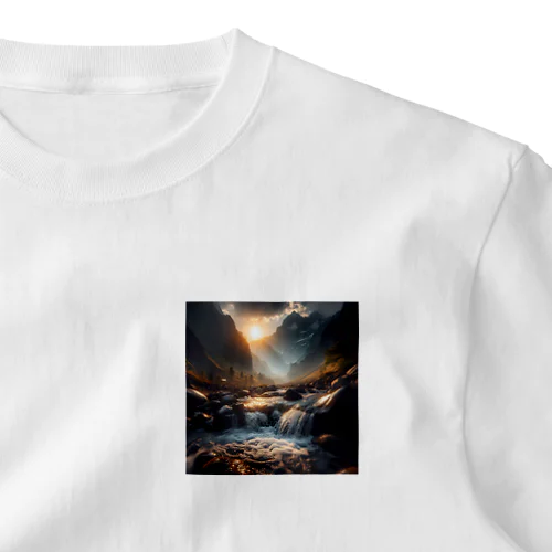 山からみた日の出を描いたグッズです One Point T-Shirt