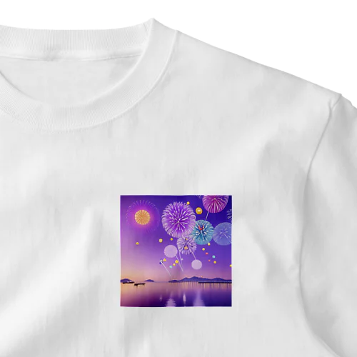 夕暮れの湖と幻想的な花火 ワンポイントTシャツ