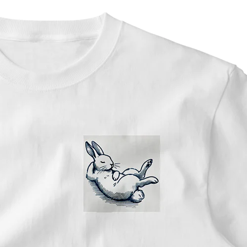 ふんわりとした雰囲気が魅力のウサギを描いたフリーハンドアート One Point T-Shirt
