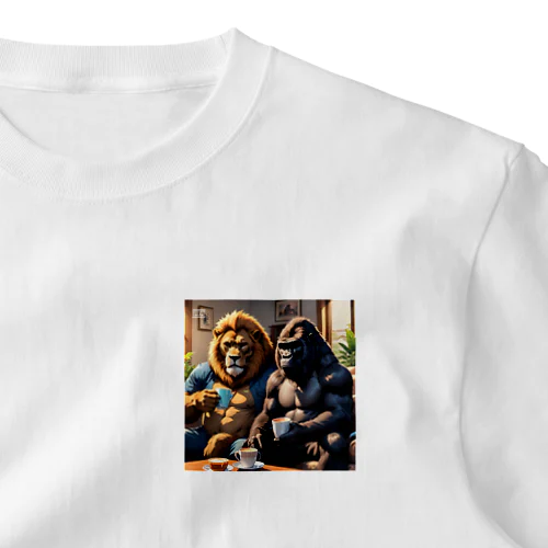 休日のゴリラとライオン One Point T-Shirt