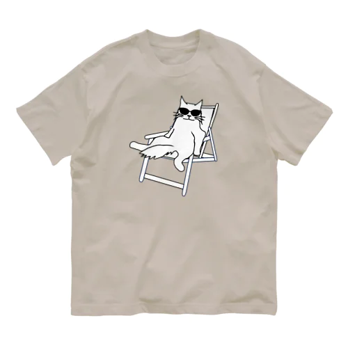 デッキチェアに座る猫 A Organic Cotton T-Shirt