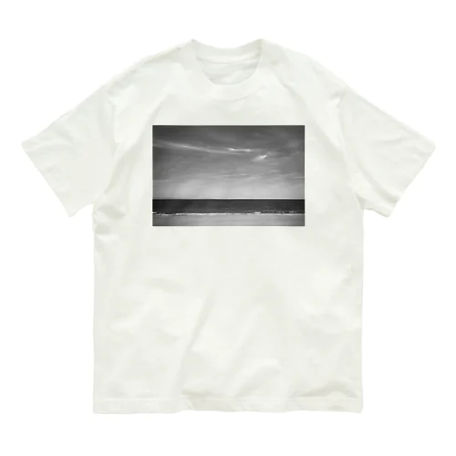 海水浴場の海と空と雲 オーガニックコットンTシャツ